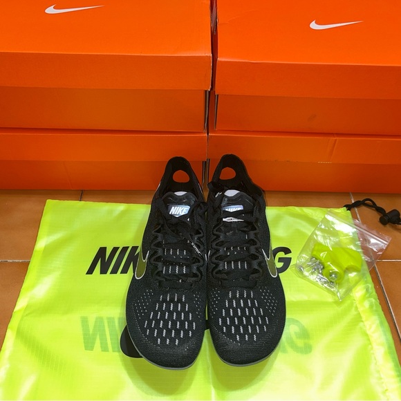 Athletic_Shoes